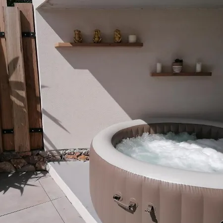 Les Megalithes Apartment